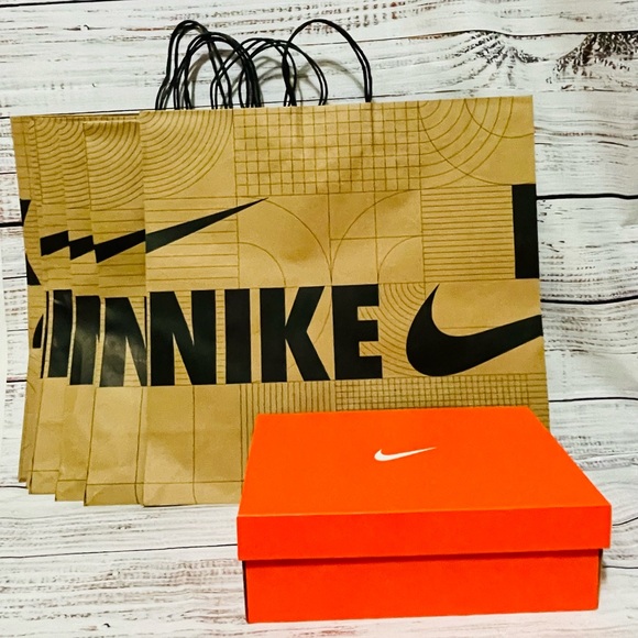 Nike set of 5 Extra Large Paper Bags - Picture 2 of 2